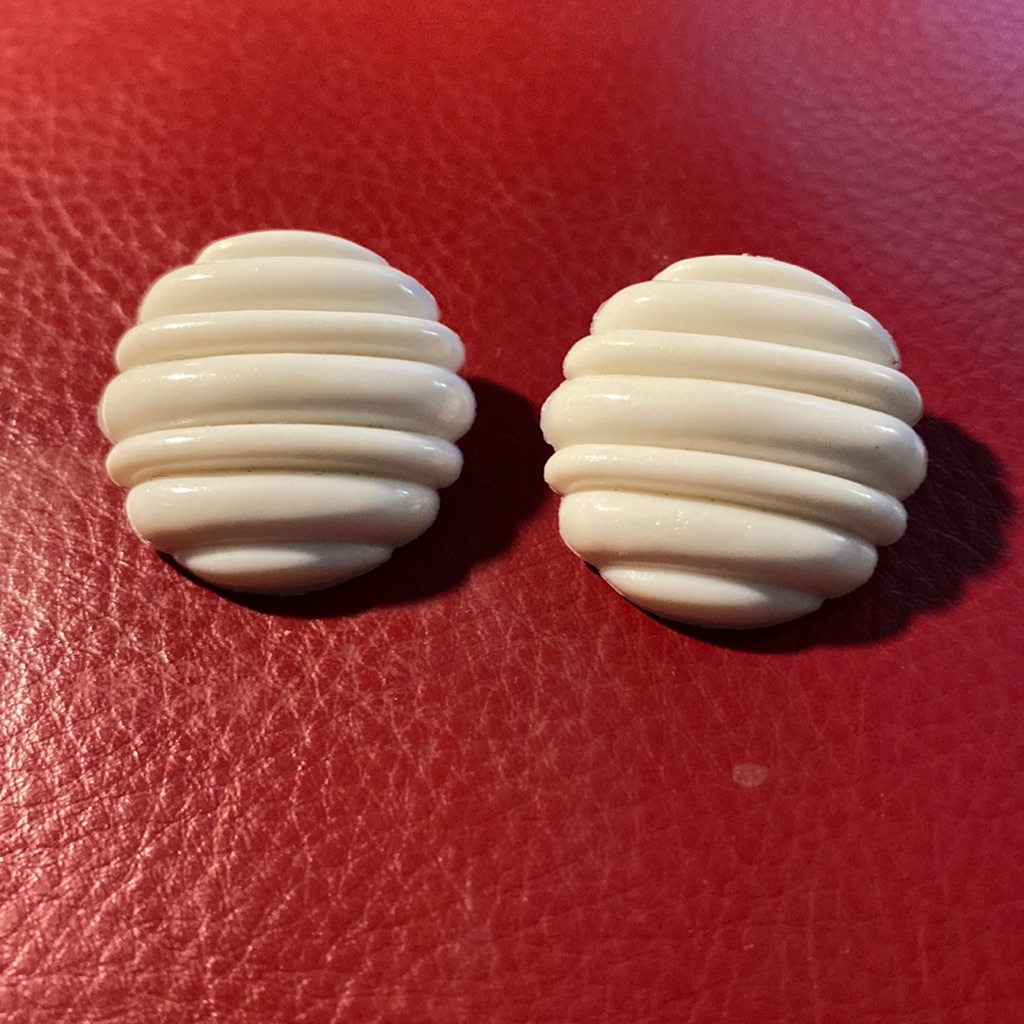 Off White Shell Type Earrings